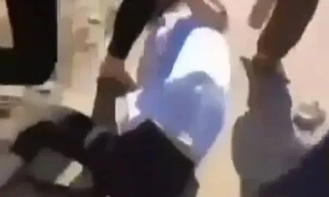 Vụ nữ sinh bị đánh hội đồng trong ngày khai giảng: Hành động đáng xấu hổ của cả nhóm bạn