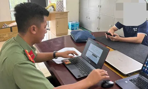Báo tin giả "cảnh sát giao thông nhận hối lộ", thanh niên "lý sự" bất ngờ