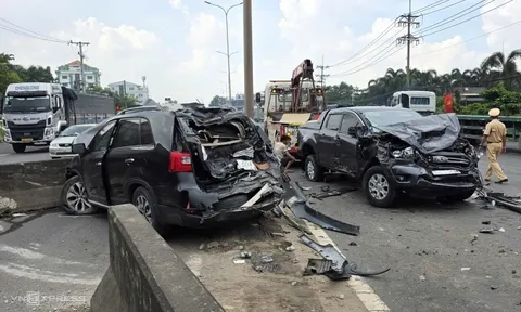 Xe tải tông liên hoàn 7 ô tô trên quốc lộ 51: Nhiều xế hộp nát bươm, hiện trường rất kinh hoàng