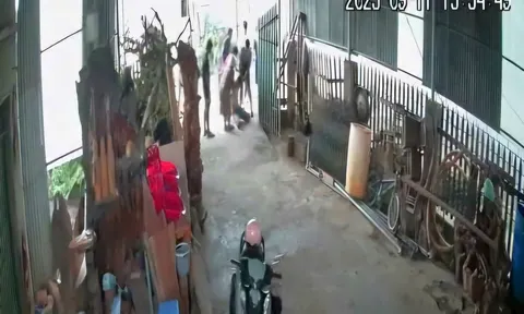 Đang đi bộ thì đổ gục xuống đường tử vong, camera hé lộ phút cuối đời đầy ám ảnh của nam thanh niên