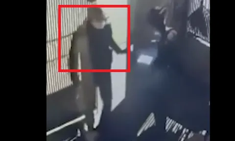 Clip: Khoảng khắc vài giây ám ảnh khi Nguyễn Nam Đại Thuận đánh gục em vợ hờ ngay trước cổng