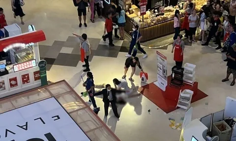 Nam thanh niên nhảy từ tầng 4 của trung tâm thương mại xuống đất, chấn thương nghiêm trọng: Hé lộ hành động quay lén dưới váy phụ nữ ít phút trước