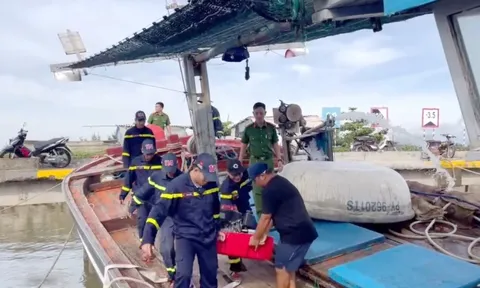 Cảnh sát kịp thời hỗ trợ giải cứu tàu cá trị giá tiền tỷ đang chìm trên vùng biển Đắk Lắk