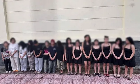 Đột nhập quán karaoke 88 ở Tam Đảo, Vĩnh Phúc: Hé lộ bí ẩn về dàn nhân viên nữ mặc đồng phục màu đen và hoạt động mua bán dâm khác biệt ngay tại quán