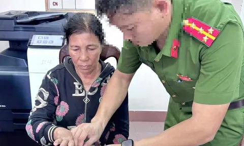 Dấu hiệu lạ trong căn nhà bà lão 74 tuổi, công an bắt quả tang 2 thanh niên làm chuyện đáng xấu hổ