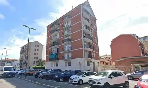 Thương tâm: Cụ bà 83 tuổi bị người hàng xóm 70 tuổi trèo qua ban công nhảy xuống đường rơi trúng và tử vong tại chỗ