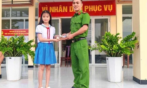 Học sinh lớp 4 nhặt được của rơi tìm người làm mất
