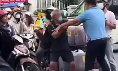 Bắt khẩn cấp Nguyễn Lâm Minh Tuấn vì "hổ báo" trên đường với cụ ông 72 tuổi