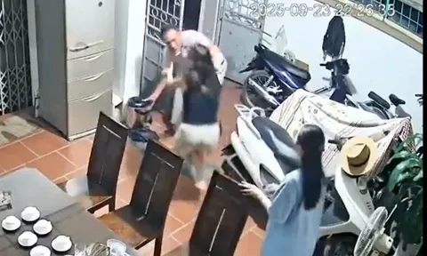 Vụ người đàn ông tố bị hàng xóm phá cửa, xông vào đánh vợ giữa đêm: Camera ghi lại gì?