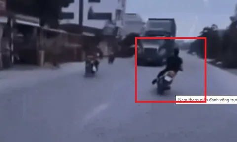 Thanh niên hổ báo ngông cuồng đánh võng xe máy trước đầu xe tải, còn đăng clip khoe khoang, bị xử lý sau 4 tháng