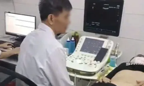 Vụ bác sĩ vừa siêu âm vừa xem bóng đá: Điều khó giãi bày phía sau 1 clip