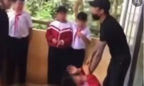 Thông tin phụ huynh hành hung học sinh ngay tại trường học: Hé lộ "chuỗi" đánh qua đánh lại trước đó