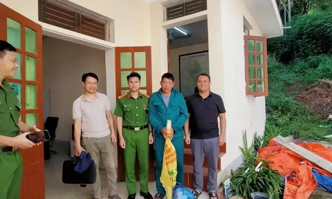 Bắt quả tang Tẩn Văn Mán, lộ khoản tiền 5 triệu đồng