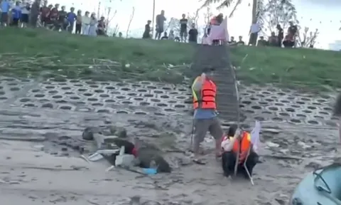 Đau xé lòng hình ảnh tìm thấy thi thể 2 bé gái vụ bố SN 1993 ôm 2 con 4 và 5 tuổi nhảy cầu tự tử trong đêm