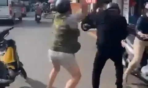 "Mày biết tao là ai không?"- Người đàn ông chặn xe đánh người khác tới tấp và chửi bới, đe dọa