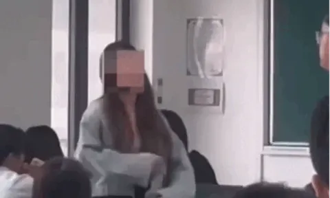 Nữ sinh viên đứng "cãi tay đôi" với giảng viên tại lớp học vì bị nhắc nhở ăn mì gói: Nhà trường thông tin bất ngờ