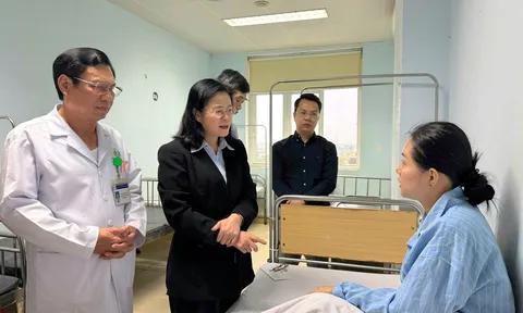 Vụ dùng dao đâm 7 người ở Bệnh viện Sản Nhi Nghệ An: Nghẹt thở giây phút nhân viên y tế dũng cảm giằng lại trẻ sơ sinh khỏi tay gã trai máu lạnh