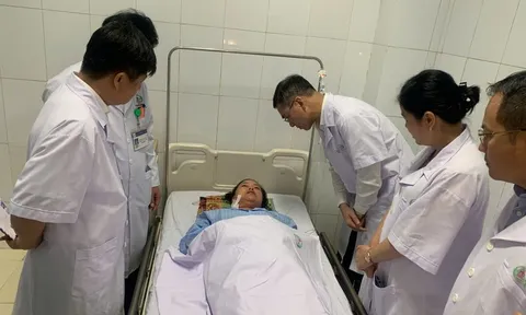Bộ trưởng Bộ Y tế tặng bằng khen 4 điều dưỡng xả thân bảo vệ bệnh nhân