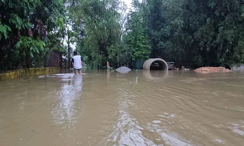 Hình ảnh ngập lụt đáng lo ngại tại Huế ngay lúc này
