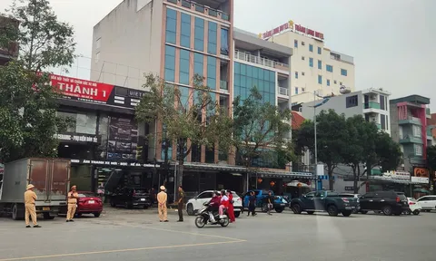 Cảnh sát xuất hiện tại nhà riêng một doanh nhân có tiếng ở Thanh Hóa, hiện trường thế nào?