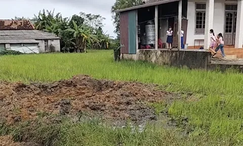 Quảng Trị: Tiếng nổ vang trời để lại hố sâu cả mét