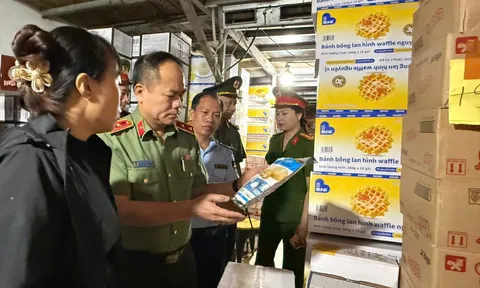 Giám đốc Công an Hà Nội đến làng nghề La Phù