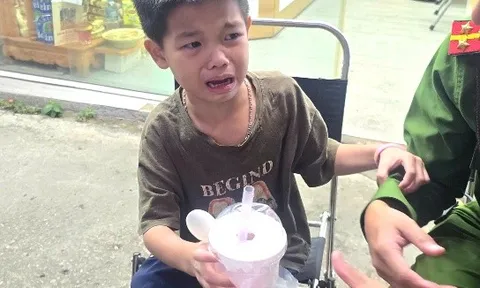 Công an phường Yên Hòa kịp thời giúp cháu bé đi lạc tìm lại người thân