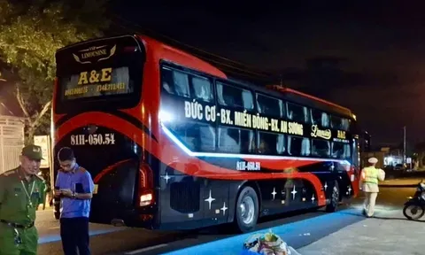 Vợ chở chồng trên xe máy va chạm xe khách, cả hai tử vong: Hé lộ chi tiết nhói lòng