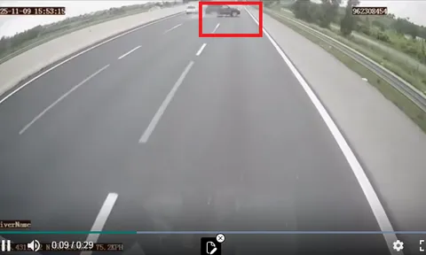 Lexus quay tròn rồi lật nghiêng trên đường cao tốc Hà Nội - Hải Phòng, đáng ngại cho những người trên xe