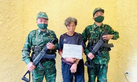 Bắt quả tang Mùa A Giàng "ôm" hàng cấm ở khu vực biên giới