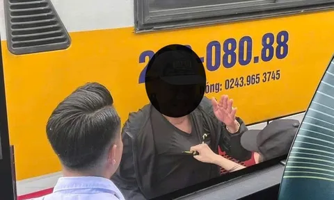 Người đàn ông dùng tay cố ý đụng chạm vào vùng nhạy cảm trên cơ thể cô gái ở bến xe Mỹ Đình