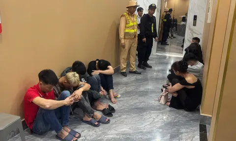 Cảnh sát ập vào Karaoke Ba Sao, Amazing, nhà nghỉ Bảo Ngọc, Ngọc Ánh, phát hiện 3 cặp vui vẻ "tới bến": Hé lộ đường dây khép kín cùng luật ngầm mua bán dâm ngay tại Hà Nội