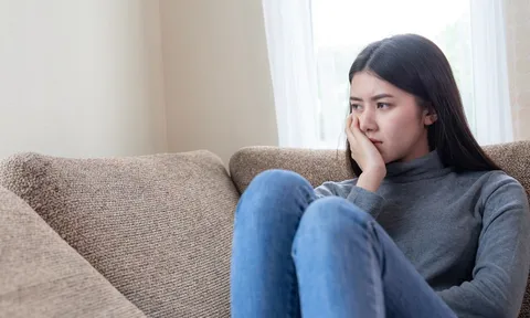 Điếng người lý do chồng qua đêm ở nhà vợ cũ, tôi ôm hận vì quyết định vội vàng