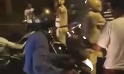 Sự thật sốc về clip "bị chở lên phường, nam thanh niên ngồi sau chọc lét làm CSGT ngã xe"