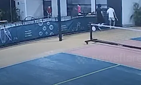 Cố nhặt bóng pickleball, người đàn ông rơi xuống đất tử vong thương tâm: Camera hé lộ khoảnh khắc đau lòng