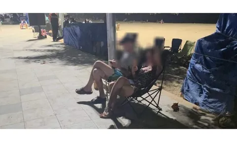 "Nóng mắt" với hình ảnh phản cảm của một cặp đôi trên bãi biển