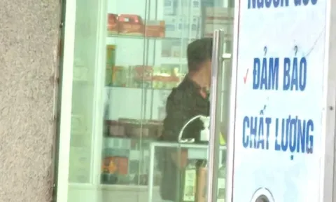 Cảnh sát  xuất hiện, làm việc tại trụ sở Công ty CP Dược phẩm Khánh Hòa