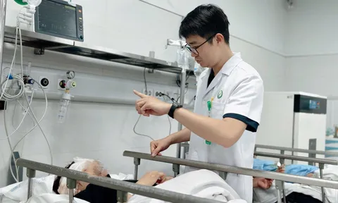 Vụ lật xe khách 9 người tử vong: Nạn nhân sống sót tiết lộ điều xót xa