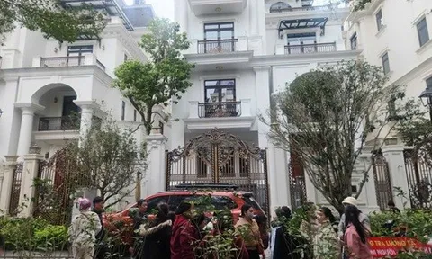 Điều bất bình thường tại biệt thự của Hoàng Hường