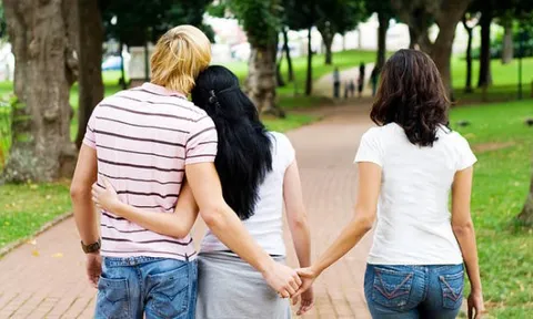 Tôi đã chờ đợi anh 3 năm đi du học, nhưng ngày trở về, người đi bên cạnh anh ở cửa ra sân bay khiến tôi xây xẩm mặt mày