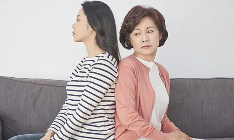 Gửi con cho mẹ chồng, tôi sững người khi bà chi li từng bữa ăn của cháu, biết sự thật, tôi gạt nước mắt xin lỗi bà