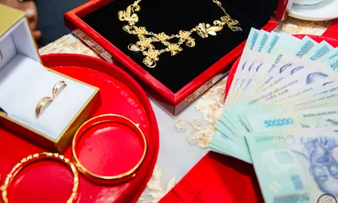 Năm 2026 tặng tiền mặt 2.300.000 đồng/người và 0,08 chỉ vàng 24K chế tác chữ, in hình trên khánh mừng thọ cho đối tượng nào?