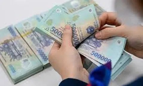 Tất cả CBCCVC dưới 45 tuổi hưởng trọn 03 tháng tiền lương cộng với 50% tháng tiền lương tăng thêm cho mỗi năm công tác, cụ thể là như thế nào?