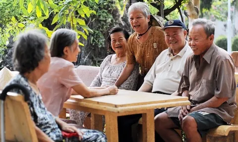 Người cao tuổi nào sẽ nhận 2.300.000 đồng, 5 mét vải lụa và 0,08 chỉ vàng 24K?