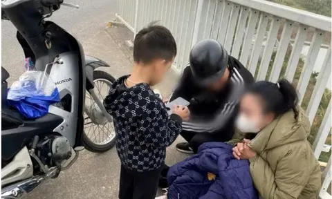 Đau lòng hành động bộc phát của người mẹ cùng con nhỏ trên cầu Bính
