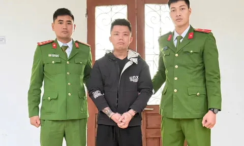 Say rượu vượt rào vào trụ sở công an xã hò hét, Đinh Tất Đạt bị khởi tố