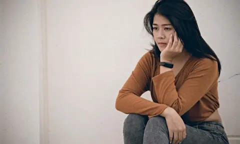 Một phút yếu đuối ngả vào vai bạn học cũ trong lần họp lớp, tôi đã phải ân hận suốt cuộc đời vì bí mật 5 năm sau đó