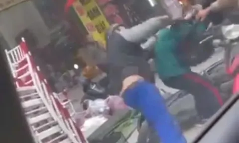 Công an điều tra vụ học sinh bị đấm liên tiếp sau va chạm giao thông