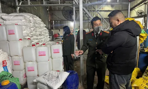 Phòng An Ninh Kinh tế - CAHN phối hợp QLTT tiến hành thu hơn 60 tấn lòng lợn không có nguồn gốc xuất xứ, đảm bảo chất lượng vệ sinh ATTP