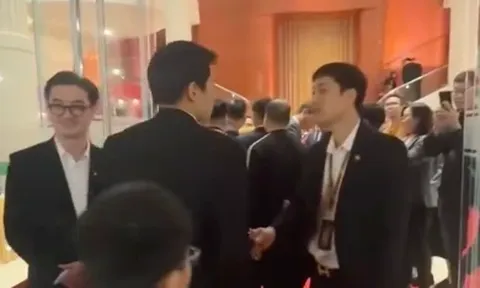 Đình Bắc "đứng hình" trước bộ phận an ninh